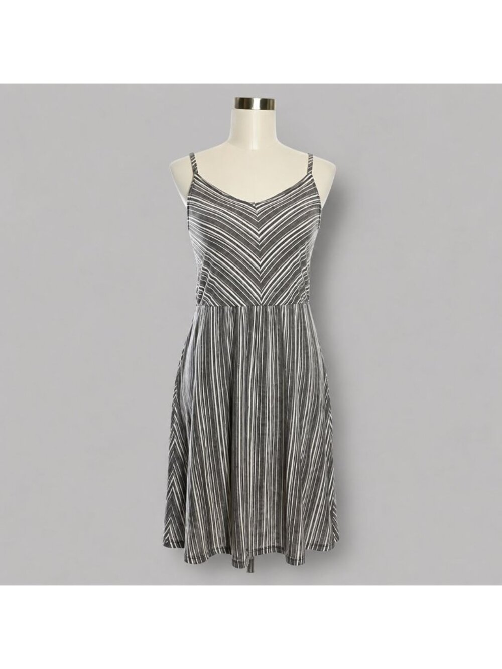 spaghetti strap fit & flare casual sundress v-neck adjustable straps Small gray